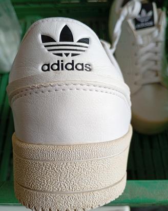  scarpe Adidas
