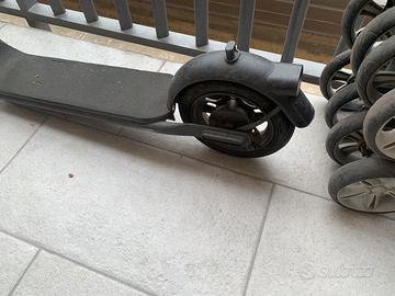 Monopattino eletrico nave