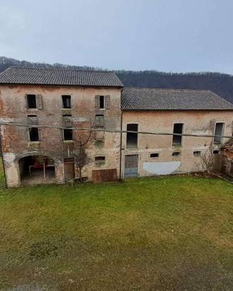 Immobile in asta di 720 m² con più di 5 locali e p