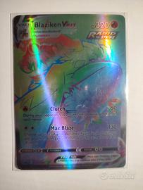 Carta Pokémon di Blaziken VMAX