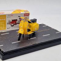 PIAGGIO Vespa 200 Rally gialla - Scala 1/18