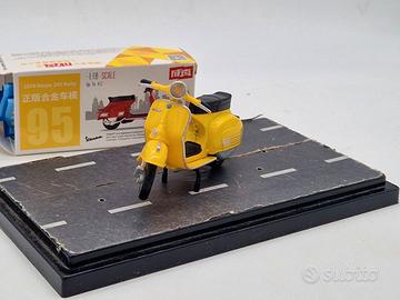 PIAGGIO Vespa 200 Rally gialla - Scala 1/18