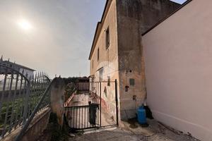 4 LOCALI A SANT'ANTONIO ABATE