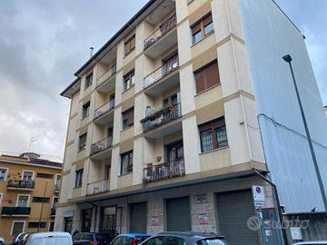 Immobile di 450 m² con 2 locali a Avellino