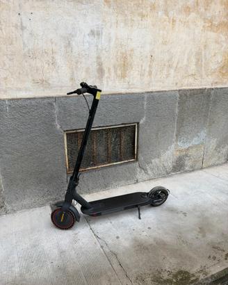 Monopattino elettrico XIAOMI ELETTRIC SCOOTER PRO2