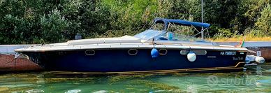 Particolarissimo motoscafo Baia 40 del 1984