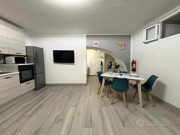 2 LOCALI A NAPOLI