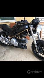 Moto Ducati Monster 600