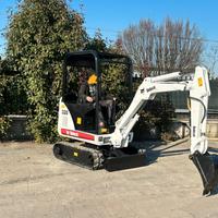 E217 Mini escavatore 17 q.li Bobcat 320 carro alla