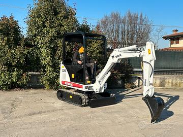 E217 Mini escavatore 17 q.li Bobcat 320 carro alla