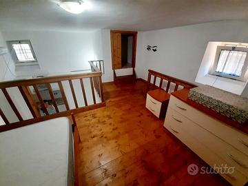 Vitulazio centro, monolocale soppalcato, arredato