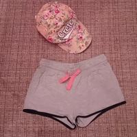 pantaloncino e cappellino 