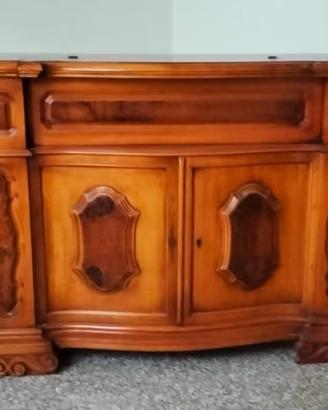 Credenza in legno antico