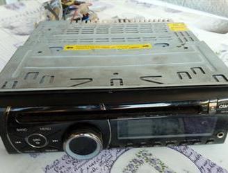 Autoradio sinto CD Clarion CZ100ER non funzionante