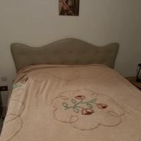 Letto matrimoniale in pelle grigio