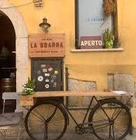 Attivià in centro storico cocktail bar, cucina