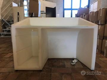 Scrivania autoilluminabile