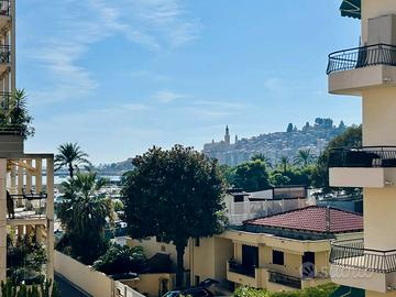 Alloggio a Menton Garavan con doppia vista mare