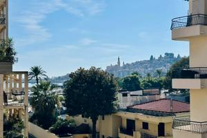 Alloggio a Menton Garavan con doppia vista mare