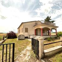Villino ed annesso terreno - Tinchi di Pisticci
