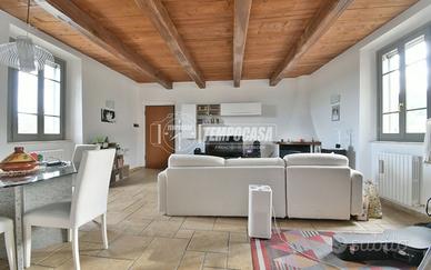 QUADRILOCALE CON PISCINA - CAVIGNANO