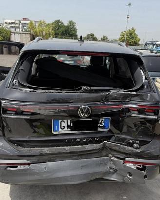 Volkswagen Tiguan 1.5 ibrida incidentata