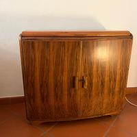 mobile bar con radio vintage