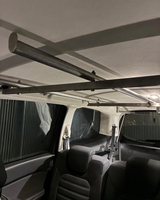Struttura appendi abbigliamento da auto