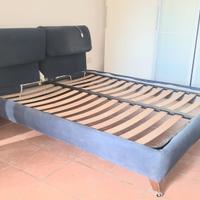 Letto imbottito in doghe di legno