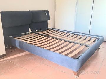 Letto imbottito in doghe di legno