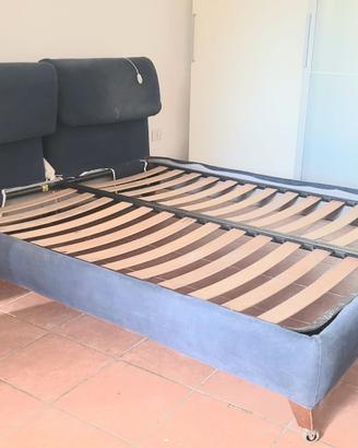 Letto imbottito in doghe di legno