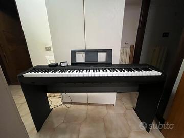 Yamaha P-45 con stand fisso, leggio e pedale