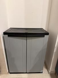 Armadietto in plastica con ripiano