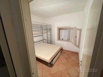 Struttura letto singolo rialzato con materasso