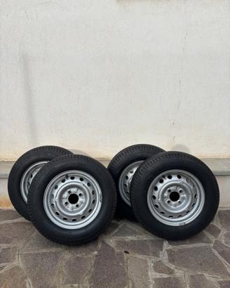•4 Cerchi con Gomme 185/70 R14 Nuove Originali