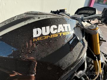 Ducati monster 696