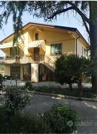 Casa singola con giardino a 1 km dall'aeroporto