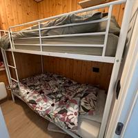 Letto a castello in metallo e relativi materassi