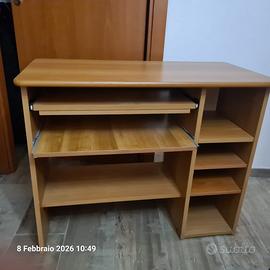 Scrivania in legno
