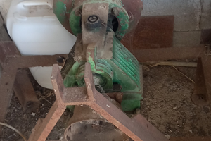 Disponibili vari attrezzi agricoli