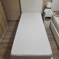 2 letti singoli con materassi