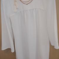 abito bianco con collana di Elisabetta franchi tg 