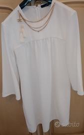 abito bianco con collana di Elisabetta franchi tg 
