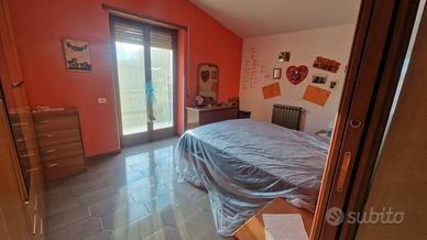 Stanze e posto letto Olgiata vicino stazione 