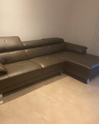 DIVANO IN PELLE