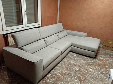 Divano poltronesofà modello FRIGENTO