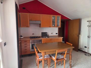 Camera in bilocale in condivisione