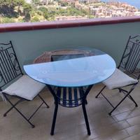 Tavolo rotondo con 4 sedie