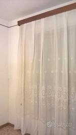 Tende (2 pannelli) a decori traforati + mantovana