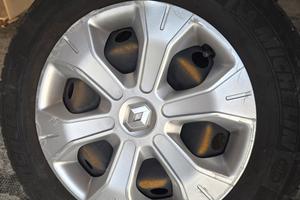 Pneumatici invernali M+S 195/65 R 15 con cerchi